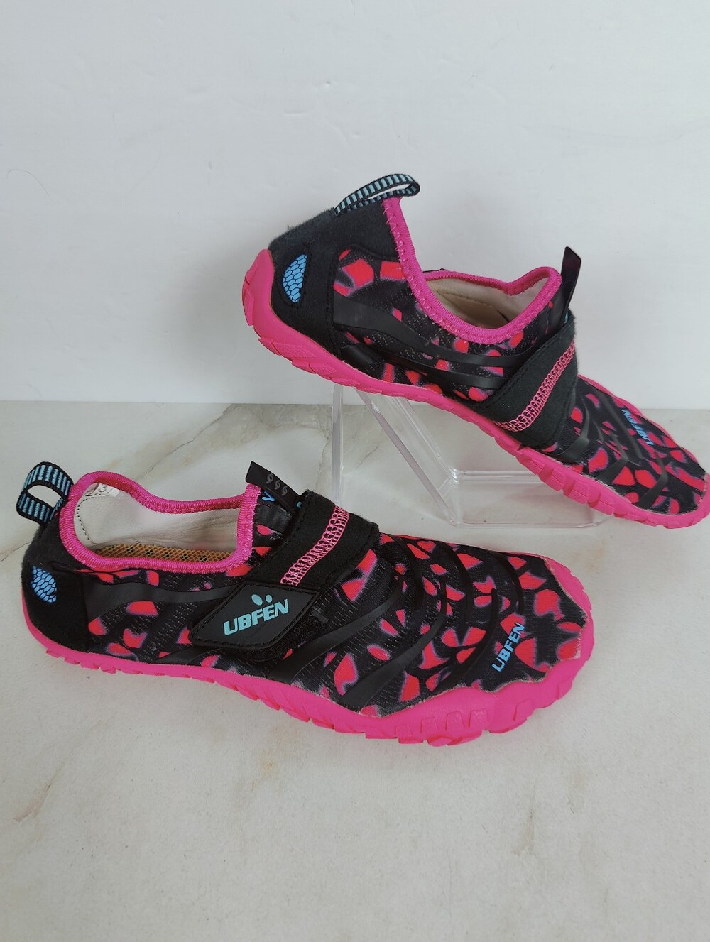 UBFEN Kids' Girls' Water Shoes Aqua Socks, Sz 6